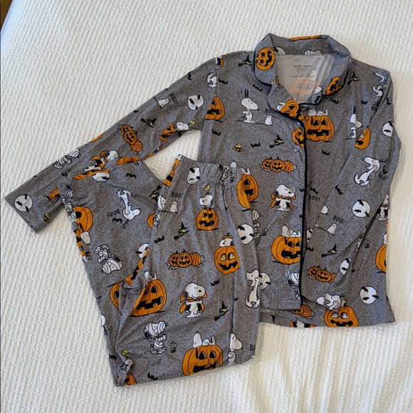 Peanuts Gray and Orange Snoopy Halloween Pajama Set - Picture 1 of 12